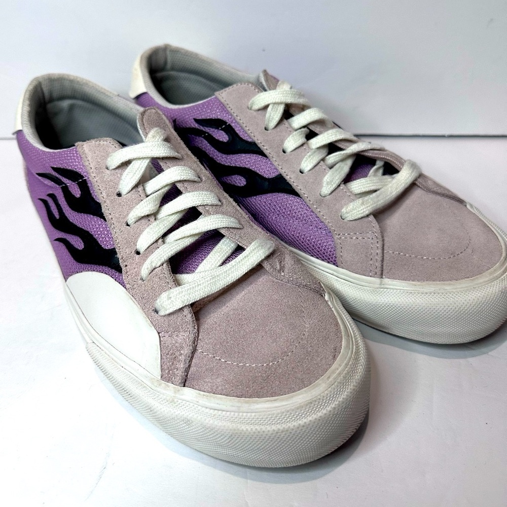 Used men’s Straye Purple and White Flame Sneakers